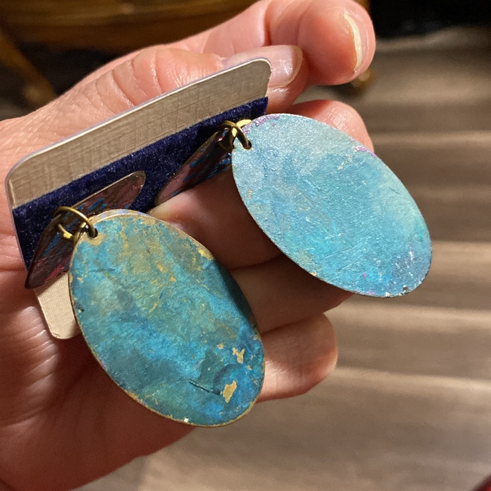 Hand Painted metal earrings/90โs - Picture 4 of 7